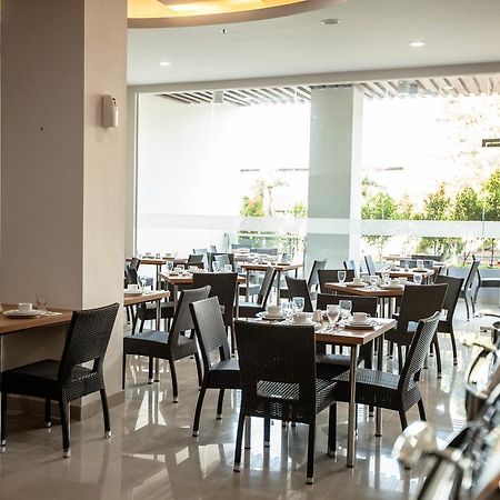 Whiz Prime Hotel Sudirman Μακασάρ Εξωτερικό φωτογραφία