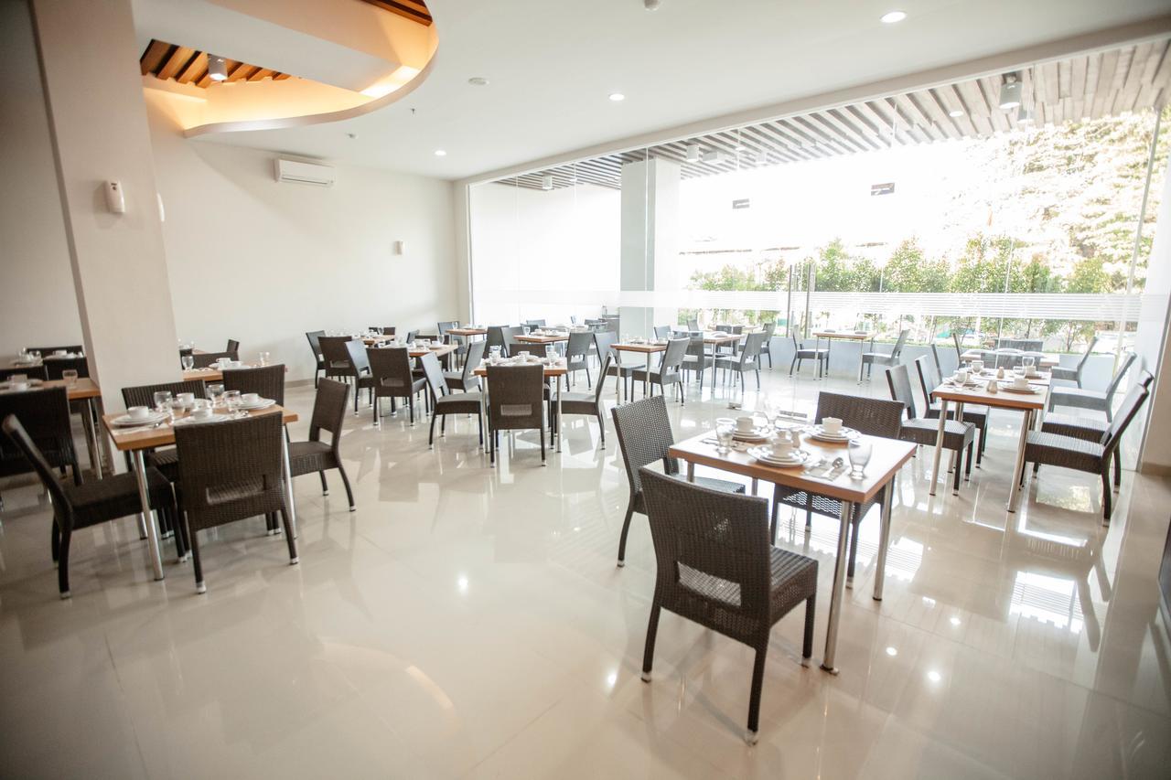 Whiz Prime Hotel Sudirman Μακασάρ Εξωτερικό φωτογραφία