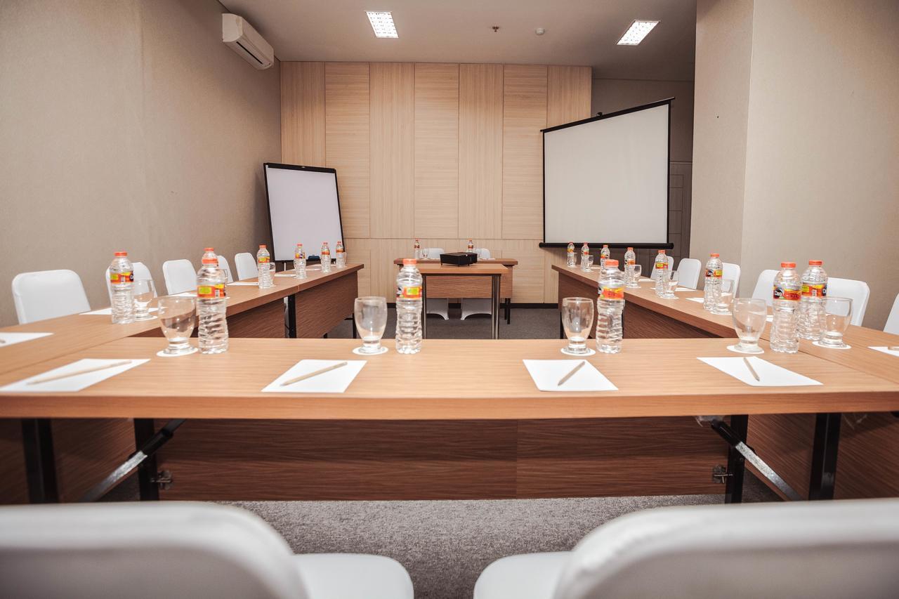 Whiz Prime Hotel Sudirman Μακασάρ Εξωτερικό φωτογραφία
